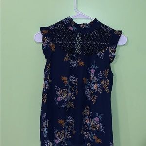 i’m selling a very cute blouse